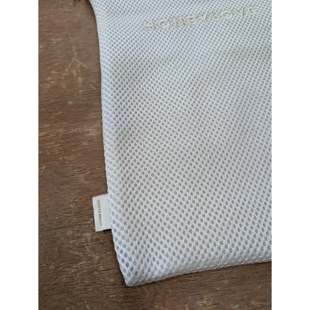 Honeylove Mesh Laundry Bag‎ for Delicates Zippered Shapewear Wash Bag Logo